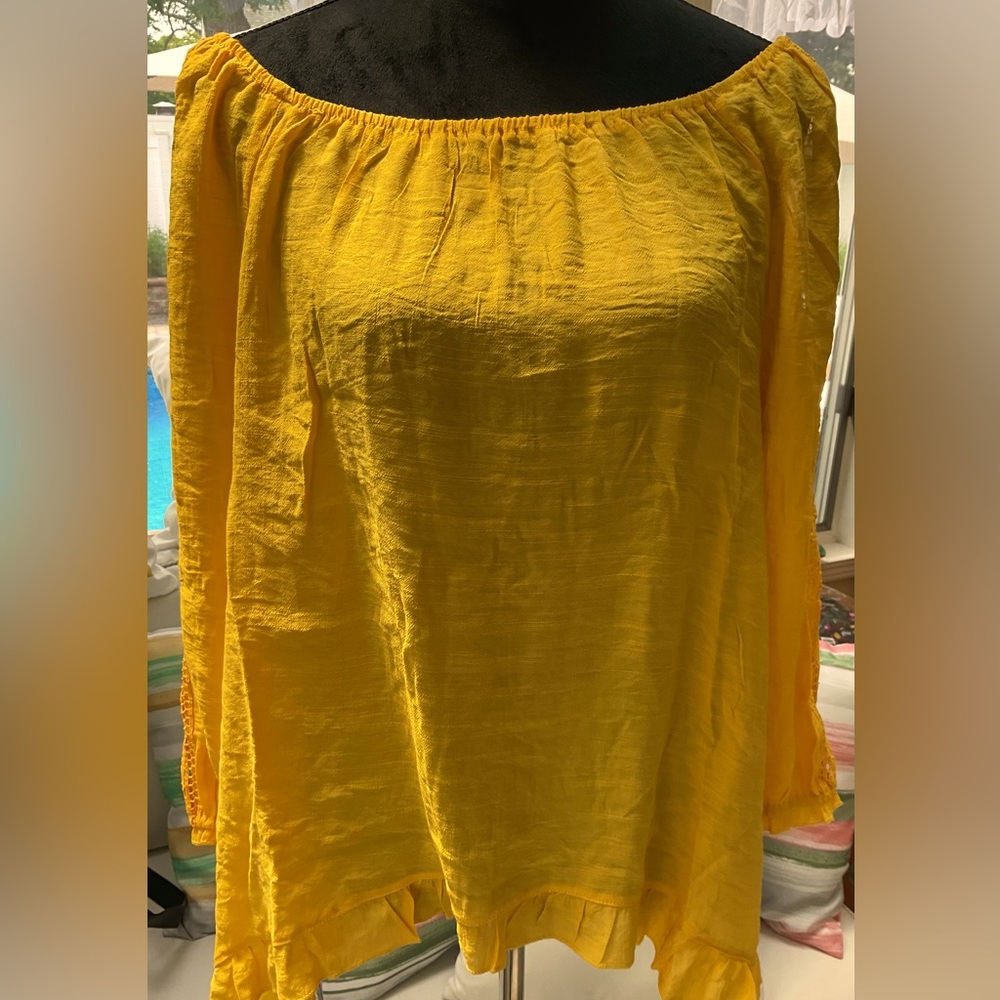 NWT Scoop Neck Top